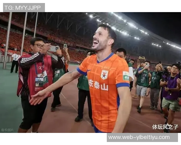 卡扎伊什维利与家人共享休闲时光照片曝光续约泰山仍在悬而未决中